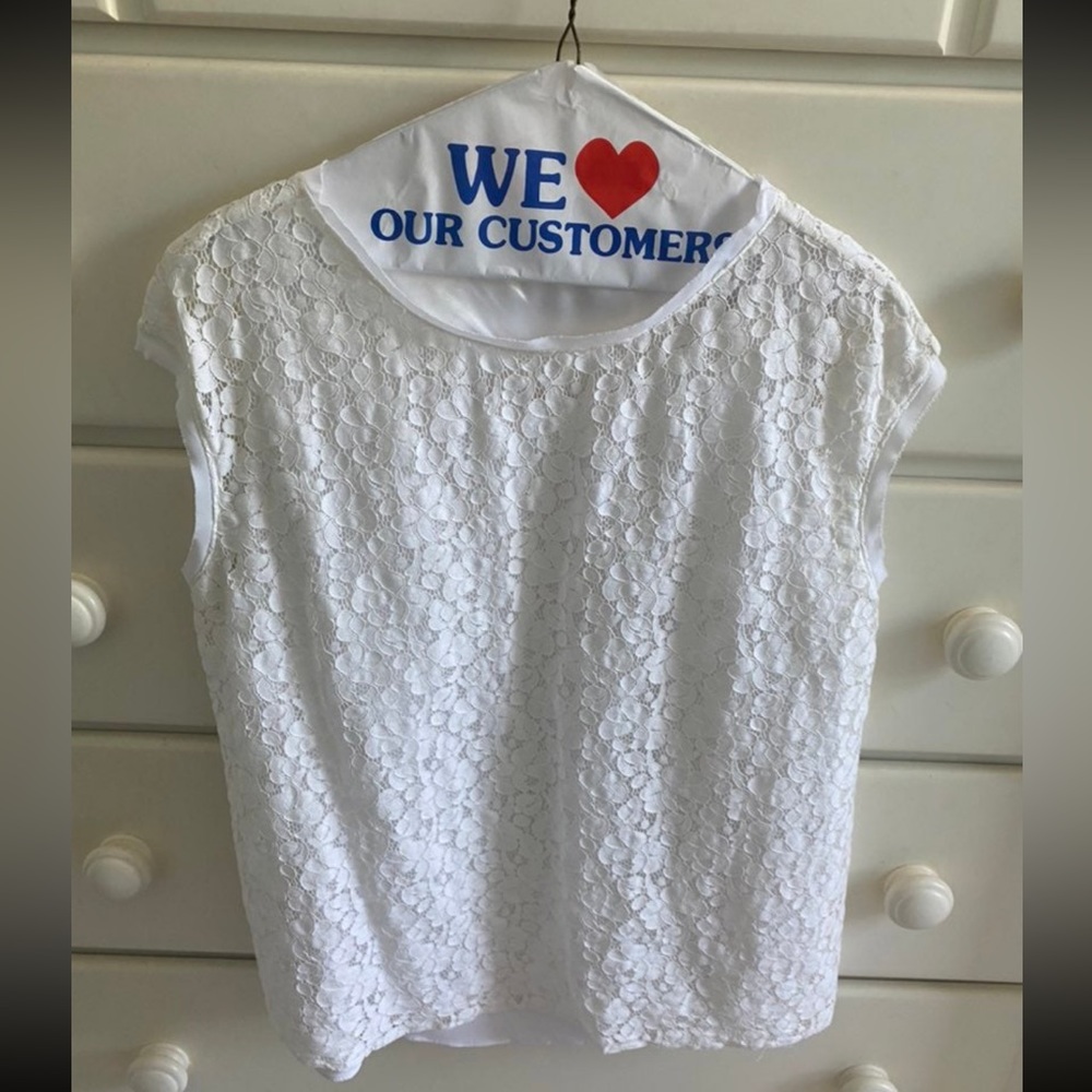 Tahari white lace blouse with shell lining